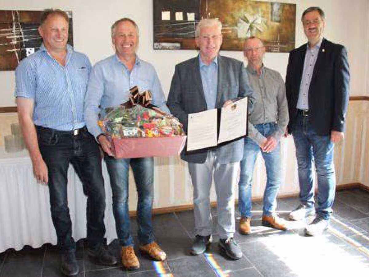 Wilhelm Olliges nach 40 Jahren Vorstandsarbeit verabschiedet / Quelle:NWZ-Online