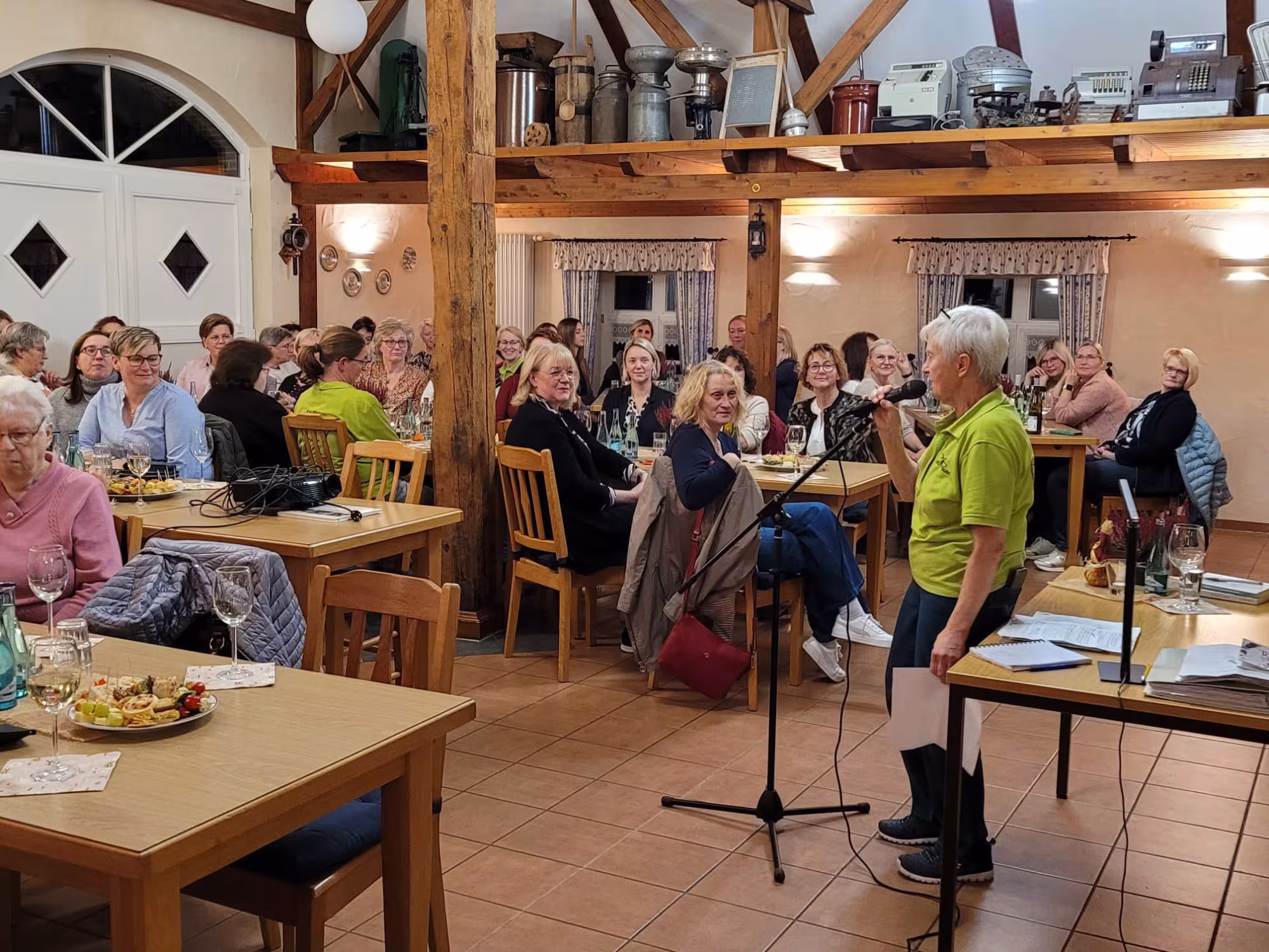 Landfrauen im Literaturrausch: / Quelle: